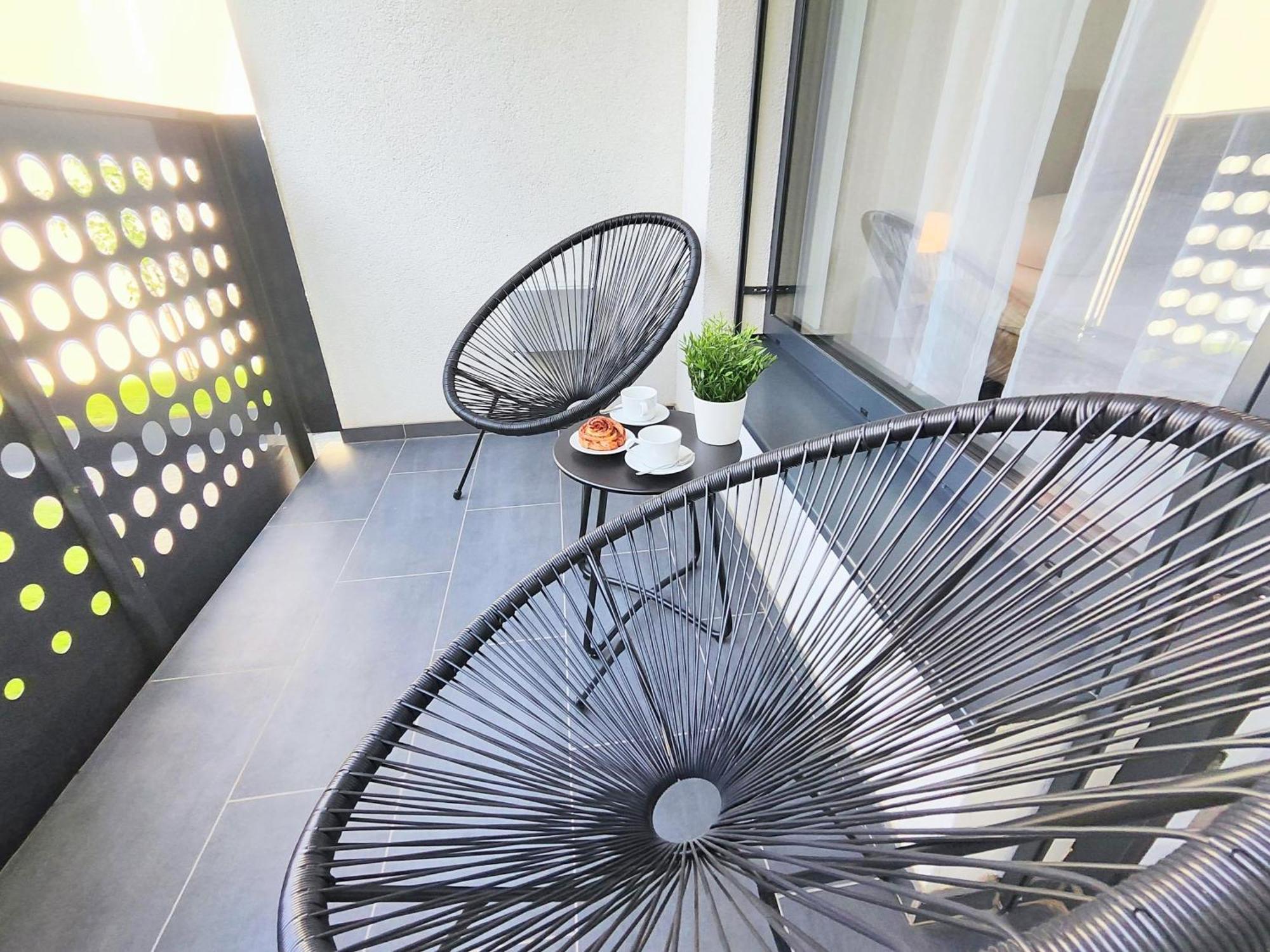 Wings - Brand New - Presidential Garden - Free Parking Apartamento Bratislava Exterior foto