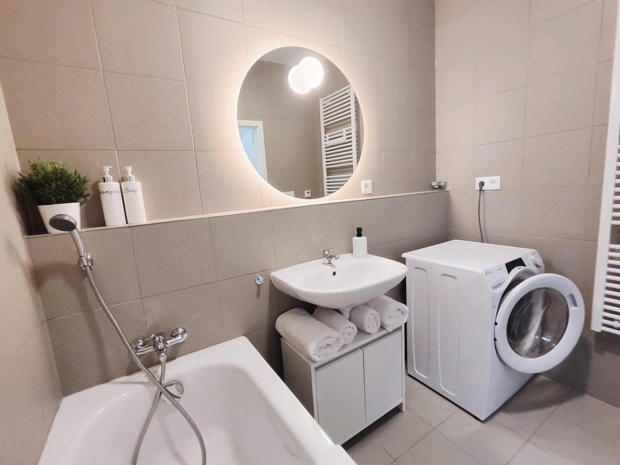 Wings - Brand New - Presidential Garden - Free Parking Apartamento Bratislava Exterior foto
