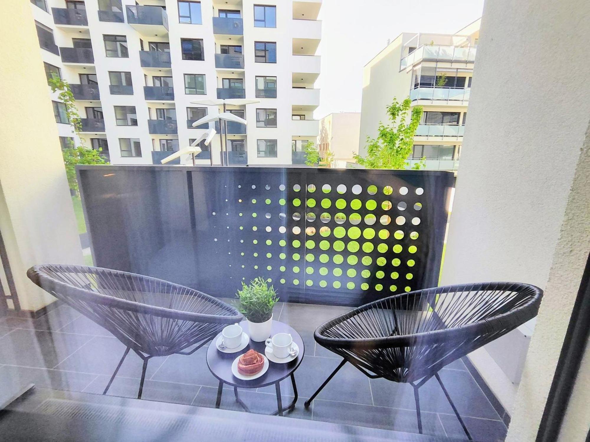 Wings - Brand New - Presidential Garden - Free Parking Apartamento Bratislava Exterior foto